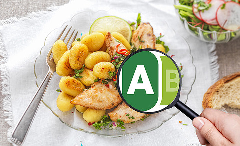 Recette de gnocchis aux aiguilettes de poulet avec une loupe spécifiant le nutriscore A du produit de volaille Le Gaulois