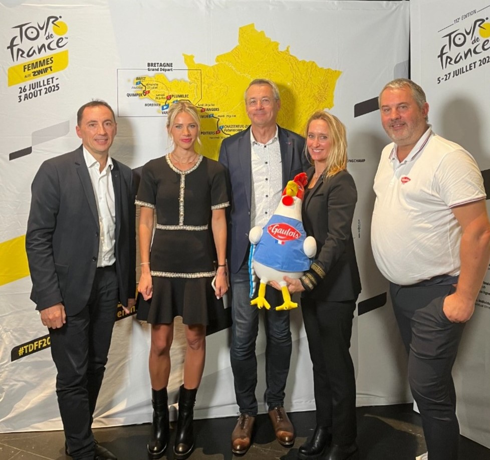 Marion Rousse, directrice du Tour de France Femmes avec Zwift, aux côtés de l'équipe Le Gaulois.