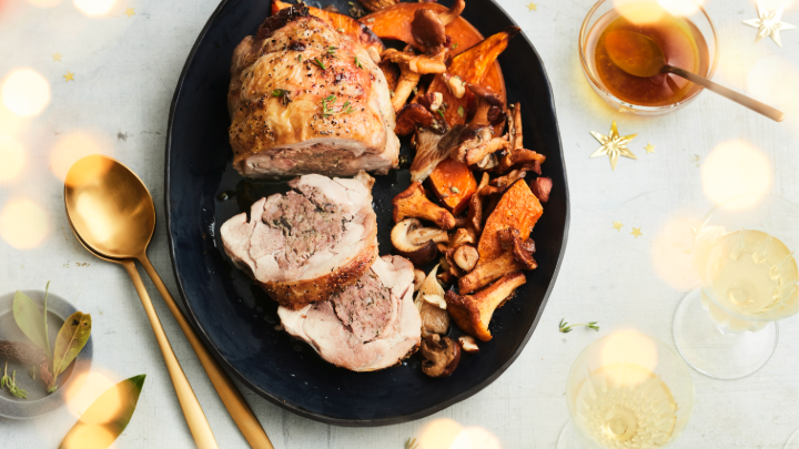 Visuel recette d'un rôti de dinde farci accompagné d'une poêlée de champignons Le Gaulois